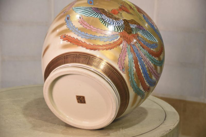 Kutani Pottery Vase Width:330mm - Image 6