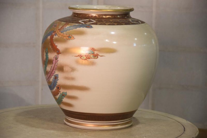 Kutani Pottery Vase Width:330mm - Image 4