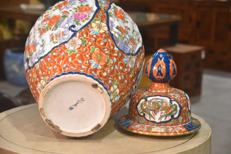 Large Imari Lidded Urn Height:660mm - Image 6