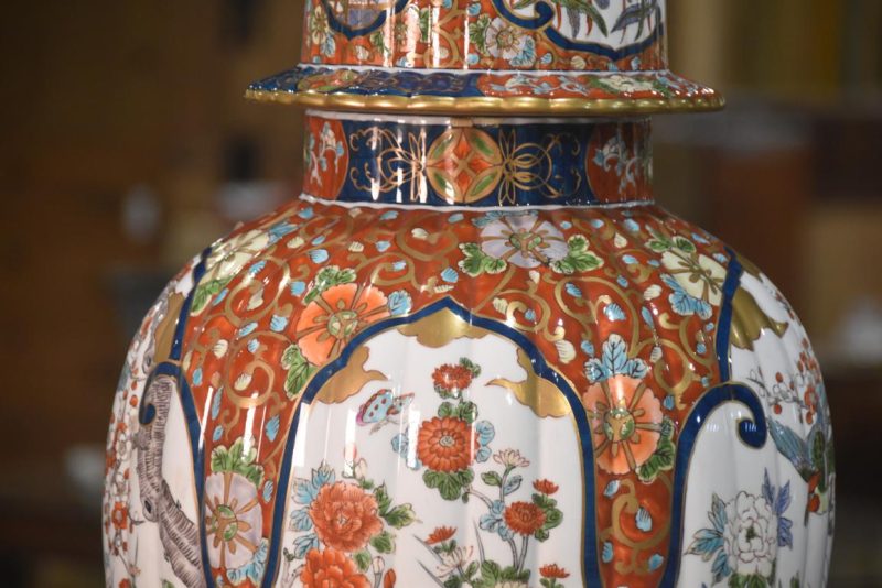Large Imari Lidded Urn Height:660mm - Image 10