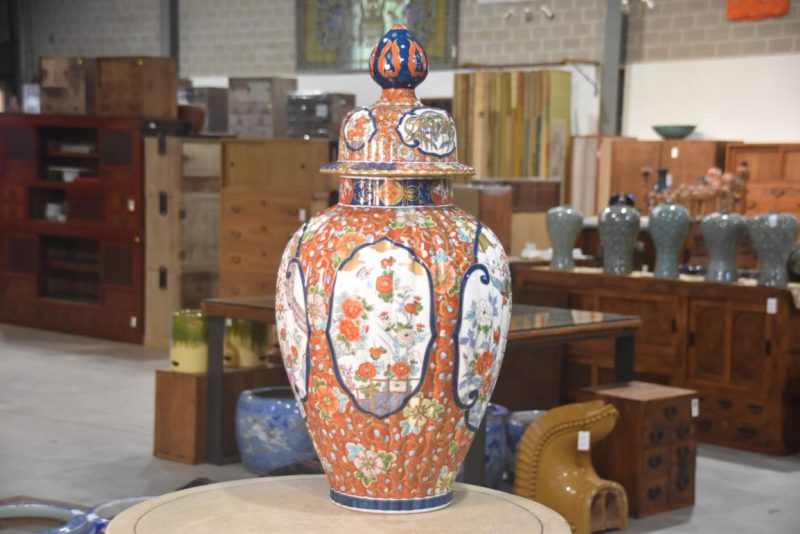 Large Imari Lidded Urn Height:660mm - Image 8