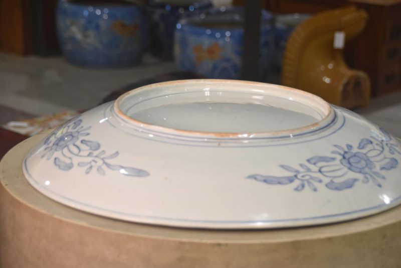 Large Coloured Imari Charger (Plate) Width:545mm - Image 9