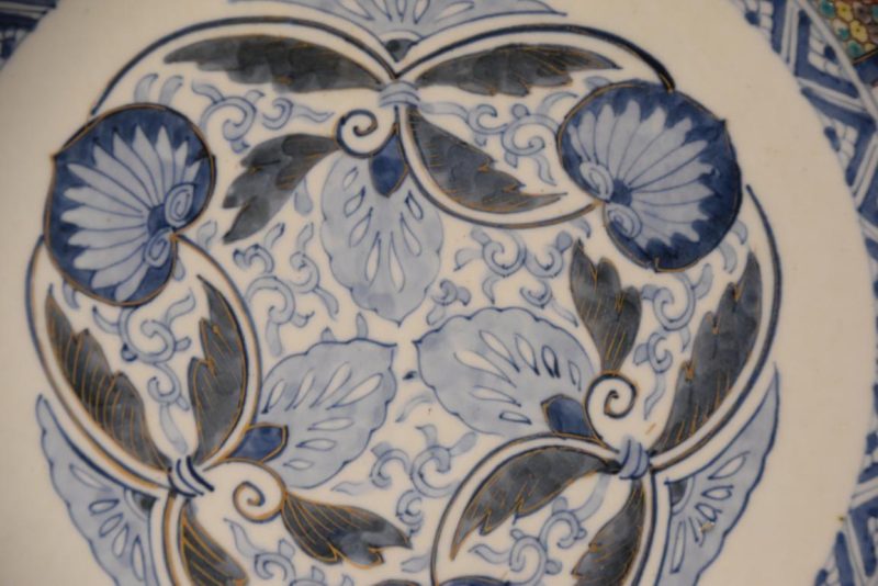 Large Coloured Imari Charger (Plate) Width:545mm - Image 5
