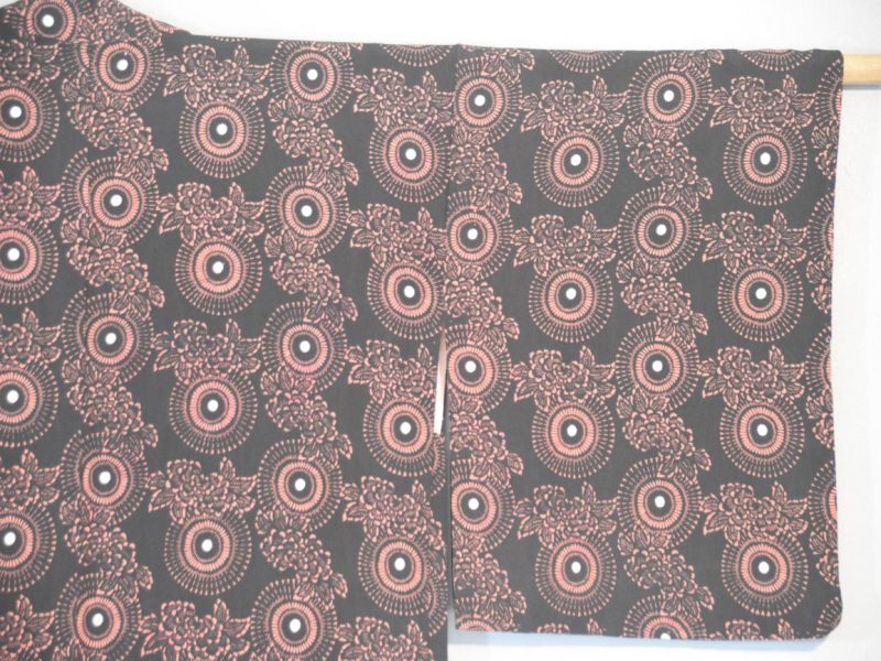 Japanese Vintage Pale Pink and Black Silk Haori - Image 7