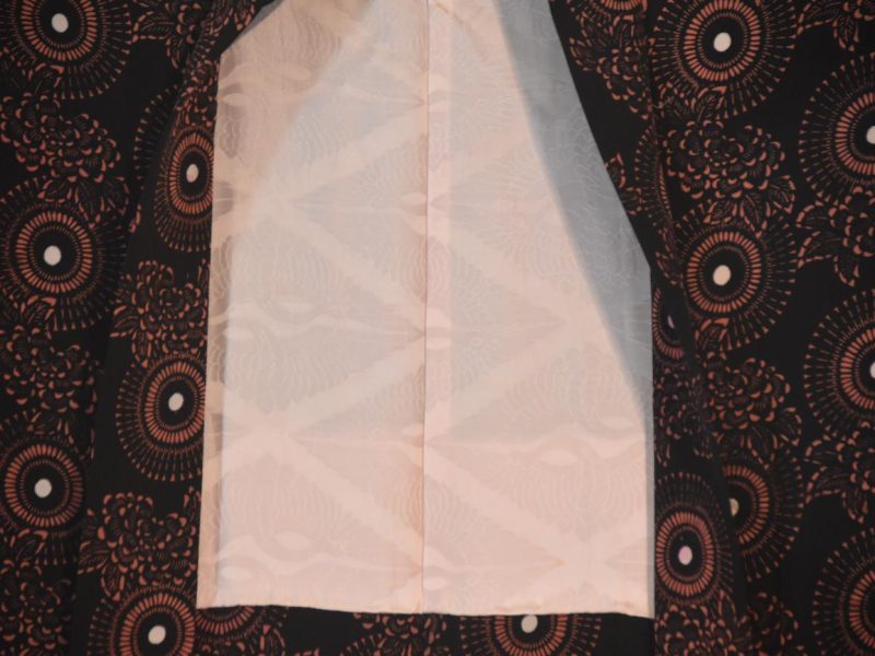 Japanese Vintage Pale Pink and Black Silk Haori - Image 5