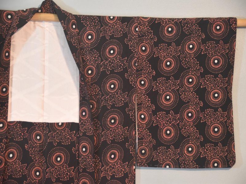 Japanese Vintage Pale Pink and Black Silk Haori - Image 4