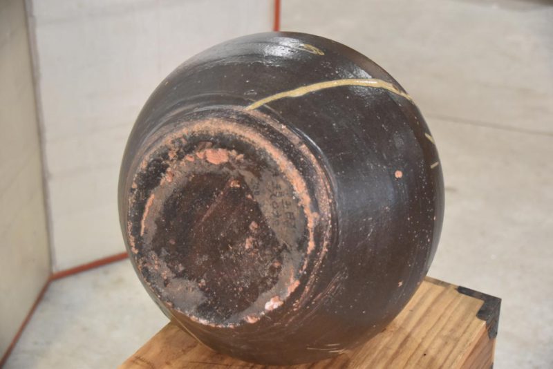 Antique Iron Glaze Tsubo Urn Height:310mm - Image 7