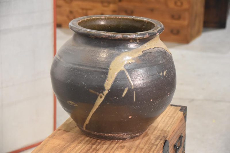 Antique Iron Glaze Tsubo Urn Height:310mm - Image 5