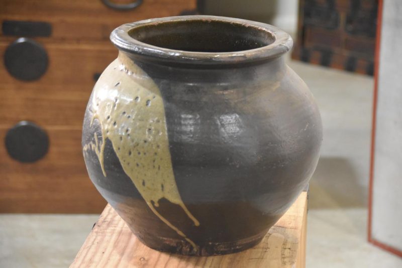 Antique Iron Glaze Tsubo Urn Height:310mm - Image 4