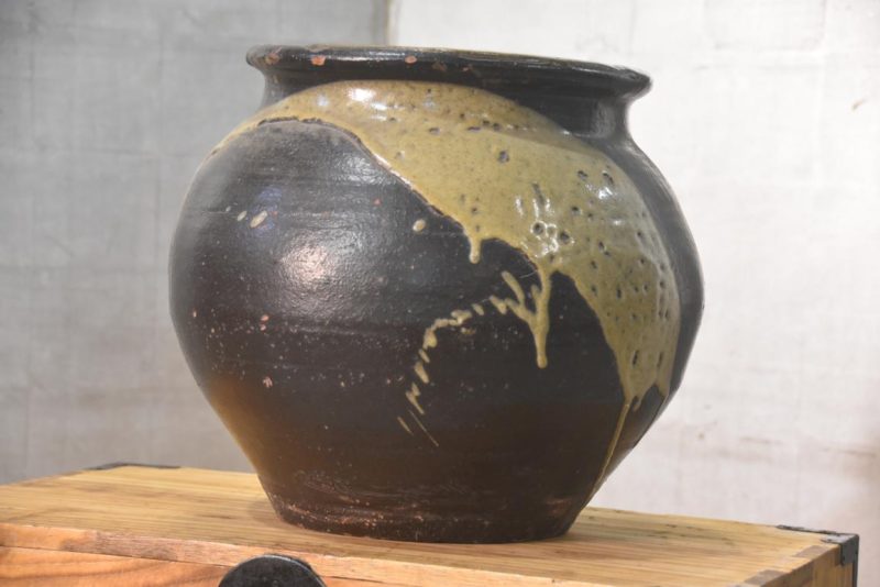 Antique Iron Glaze Tsubo Urn Height:310mm - Image 2