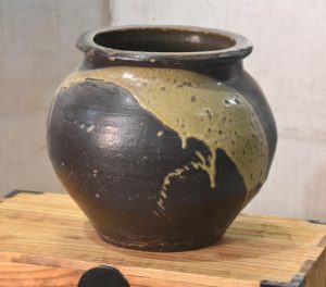 Antique Iron Glaze Tsubo Urn Height:310mm