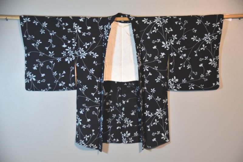 White Floral on a Black Background Silk Vintage Haori - Image 6