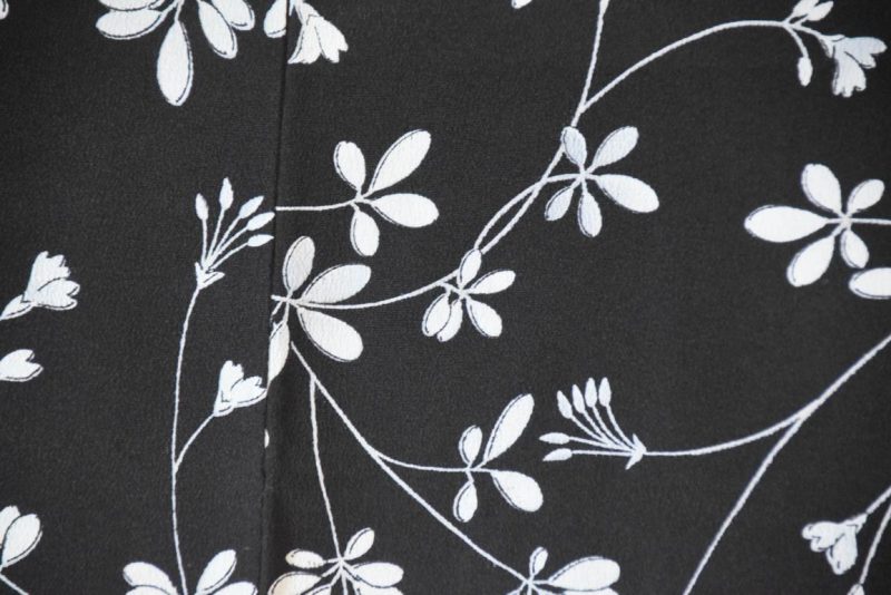 White Floral on a Black Background Silk Vintage Haori - Image 2