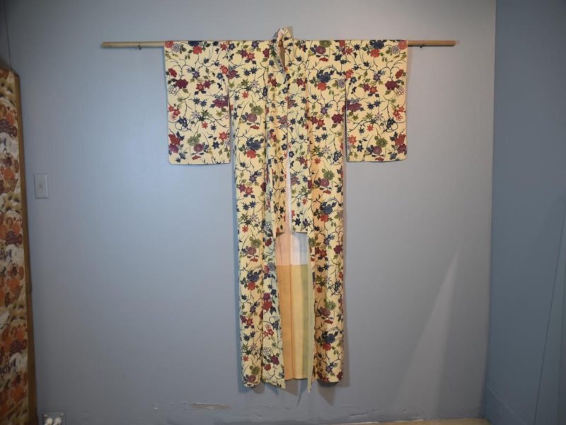 Vintage Soft Warm Silk Kimono - Image 4