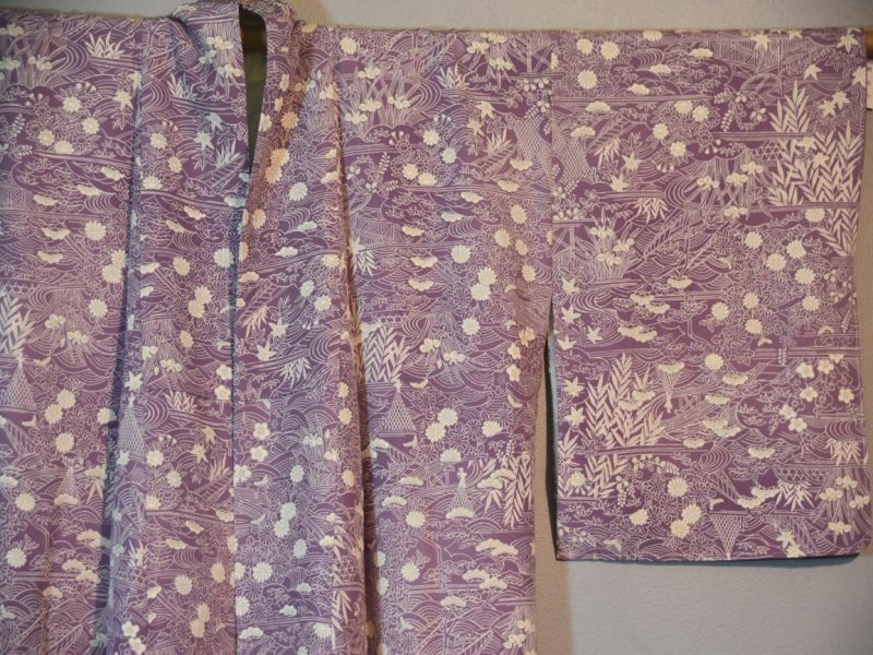 Mauve and White Vintage Silk Kimono - Image 4