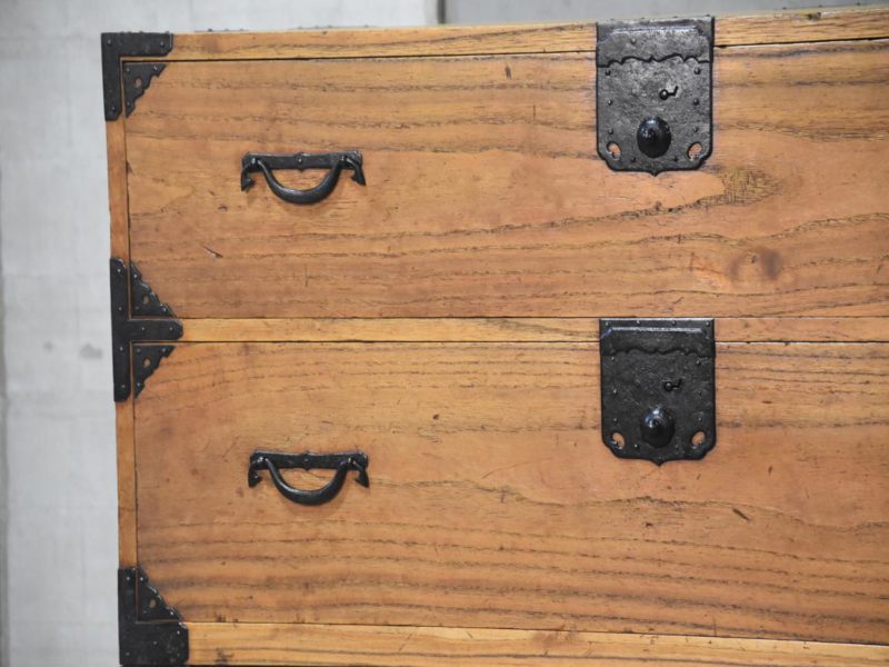 Isho Dansu Antique Japanese Clothing Chest (2 Sections) Width:1060mm - Image 7