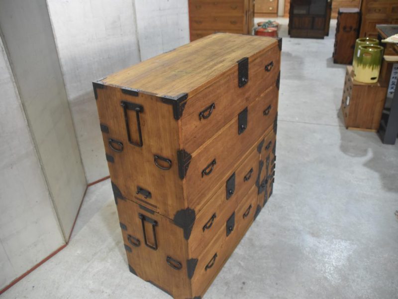 Isho Dansu Antique Japanese Clothing Chest (2 Sections) Width:1060mm - Image 6