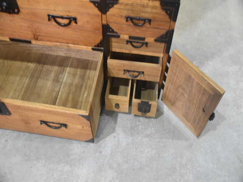 Isho Dansu Antique Japanese Clothing Chest (2 Sections) Width:1060mm - Image 5