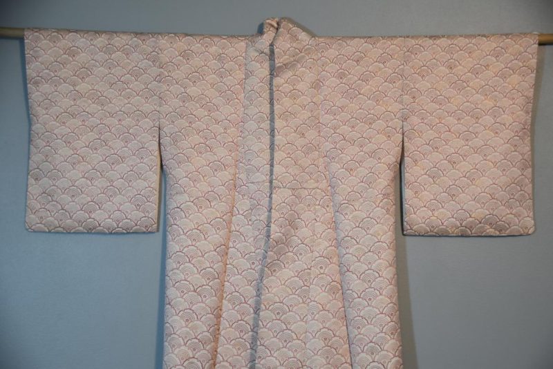 Pink and White Vintage Silk Damask Kimono - Image 11