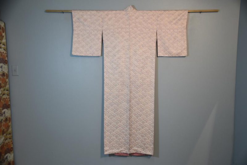 Pink and White Vintage Silk Damask Kimono - Image 4