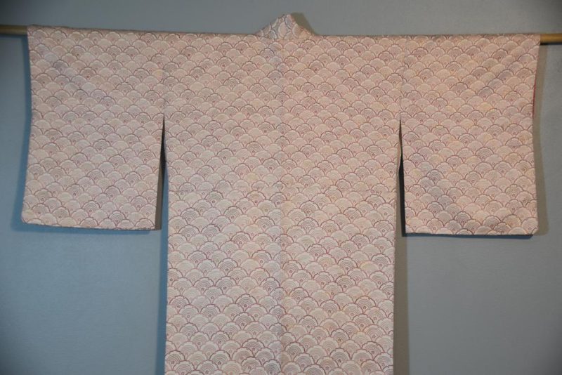 Pink and White Vintage Silk Damask Kimono - Image 8