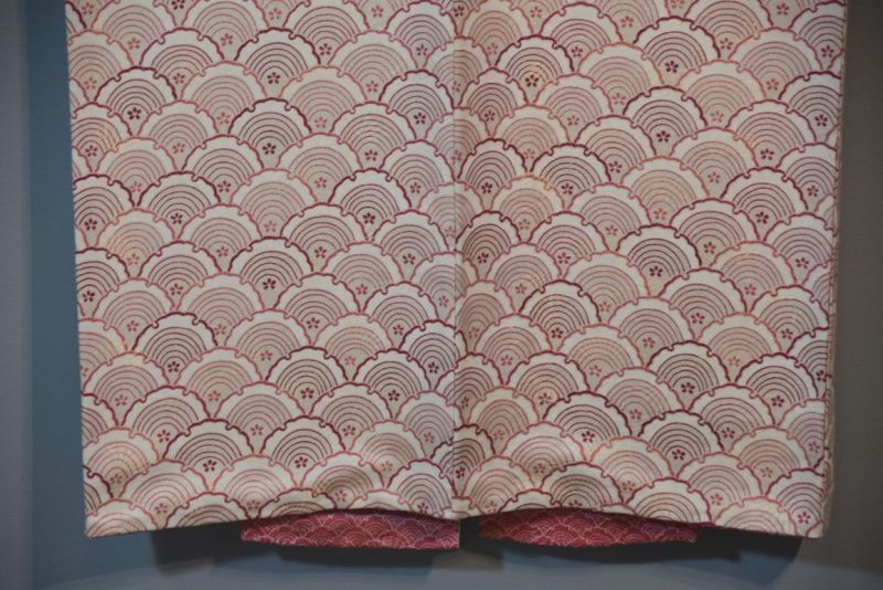 Pink and White Vintage Silk Damask Kimono - Image 7