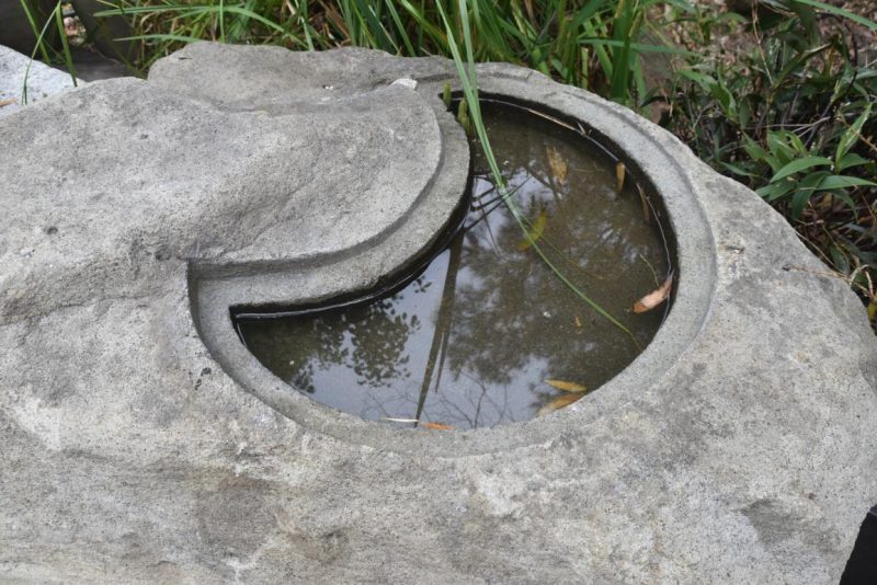Japanese Natural Stone Garden Basin with Crescent Moon Bowl Width:1290mm - Image 2