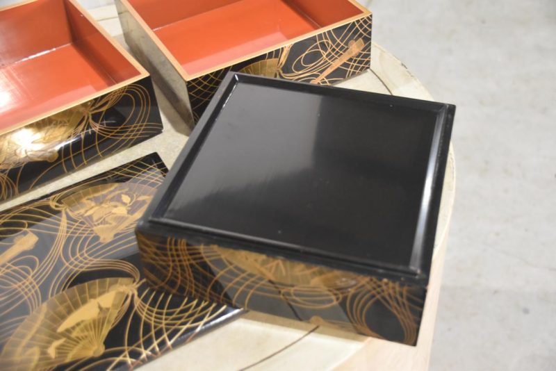 Jubako Lacquer Box with Gold Detail - Image 5