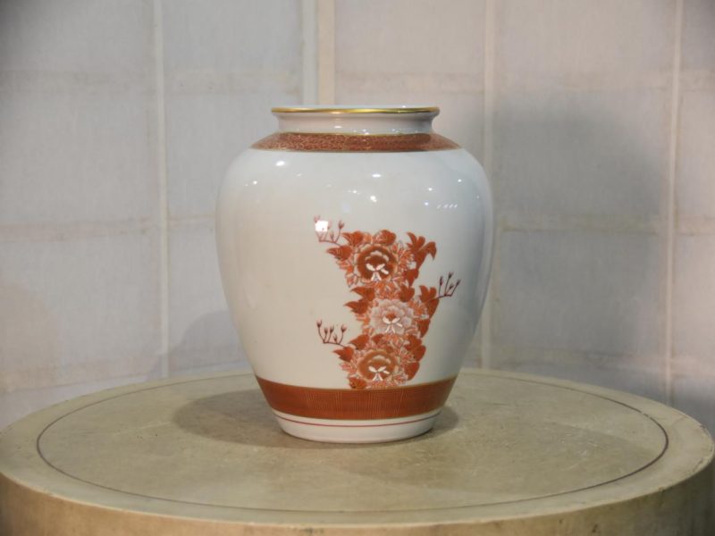 Kutani Vase - Image 8