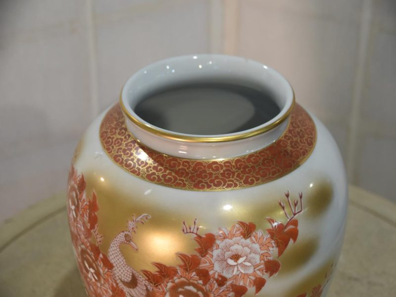 Kutani Vase - Image 5