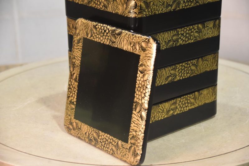 Jubako Lacquer Box with Gold Detail  Height:230mm - Image 5
