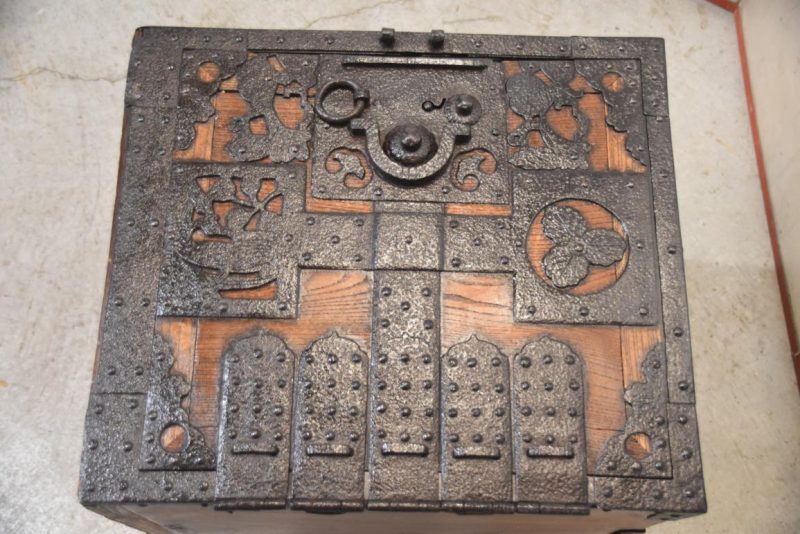 Japanese Edo Period Elm Funa Dansu Ship's Chest Width:390mm - Image 13