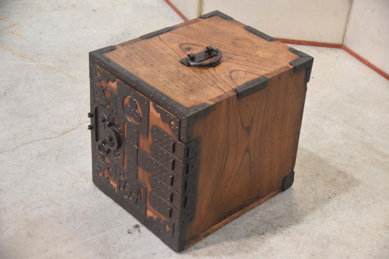 Japanese Edo Period Elm Funa Dansu Ship's Chest Width:390mm - Image 5