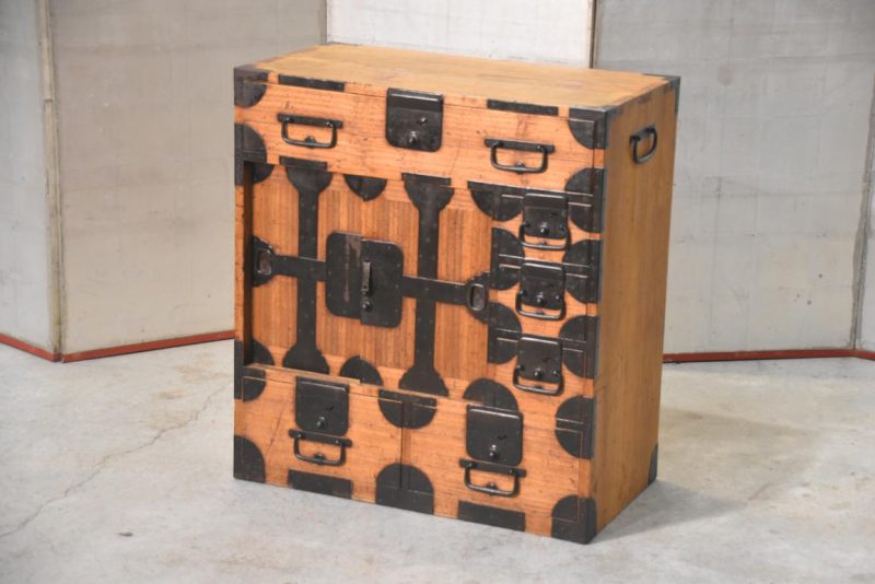 Meiji Period Tokyo Region Merchant Chest Width:680mm