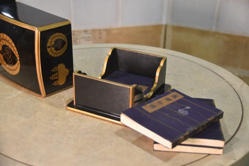 Lacquer Book Box with Gold Detail  Height:105mm - Image 7