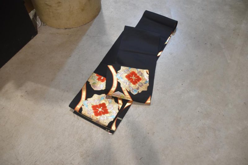 Red and Black Fukuro Vintage Obi Table Runner Length:4000mm - Image 6