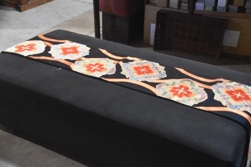 Red and Black Fukuro Vintage Obi Table Runner Length:4000mm - Image 4