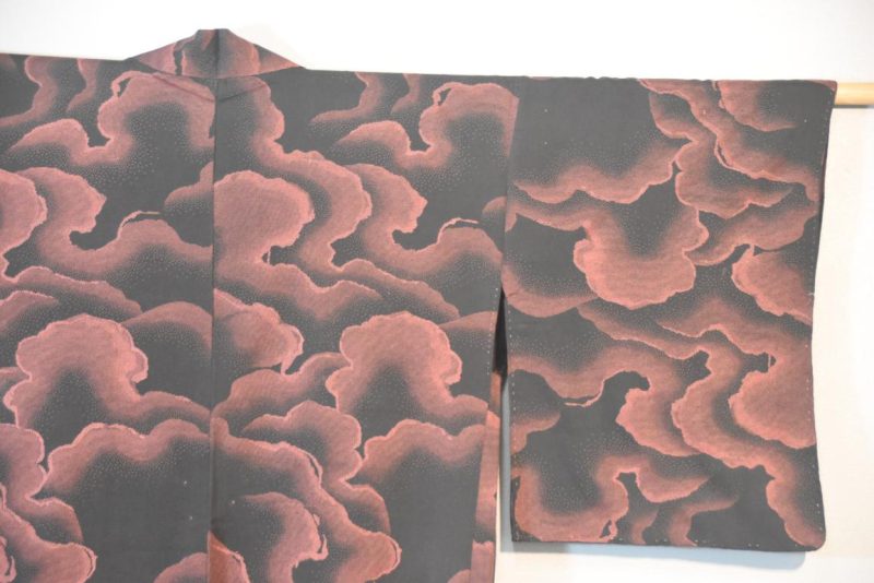Black with Red Cloud Pattern Japanese Silk Haori Jacket - Image 5