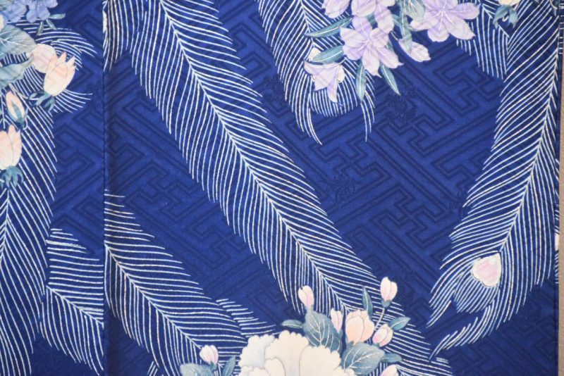 Peacock Feather and Flowers Japanese Vintage Silk Kimono - Image 2