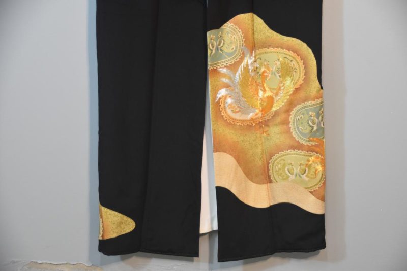 Embroidered Japanese Vintage Silk Kimono - Image 7