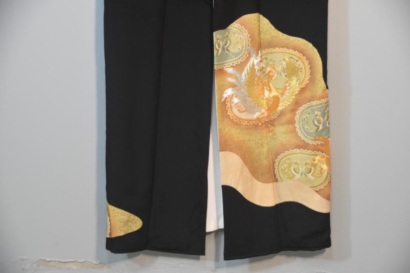 Embroidered Japanese Vintage Silk Kimono - Image 6
