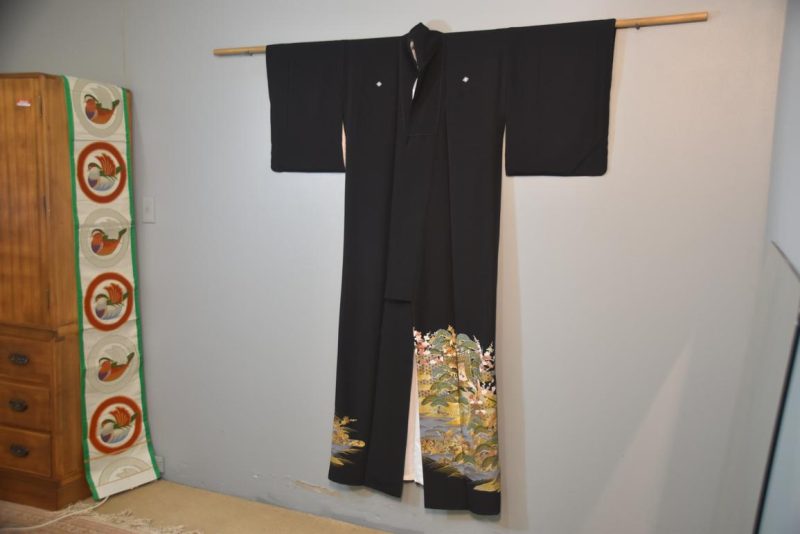 Tomosode Landscape Japanese Vintage Silk Kimono - Image 3