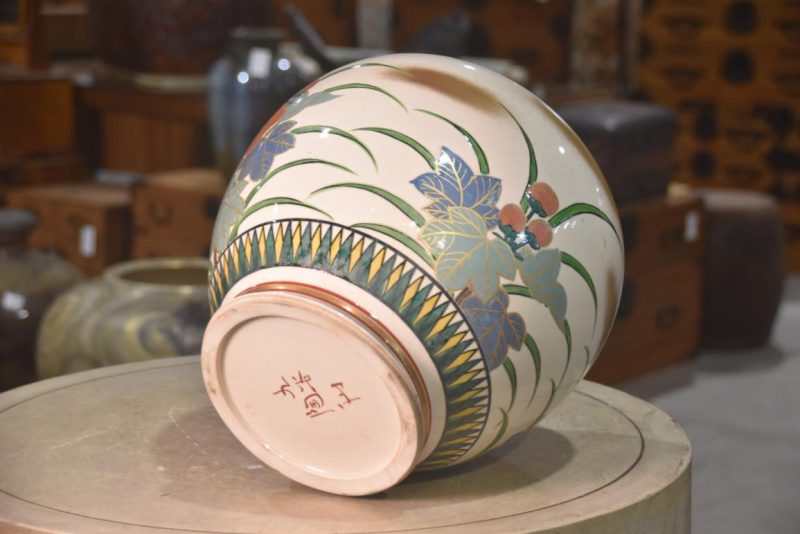 Kutani Pottery Vase Width:300mm - Image 8