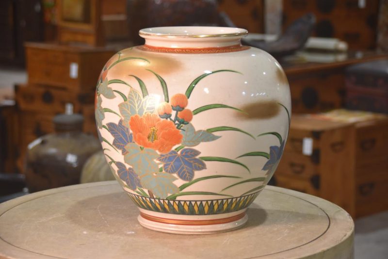 Kutani Pottery Vase Width:300mm - Image 4