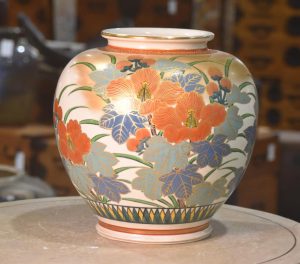Kutani Pottery Vase Width:300mm