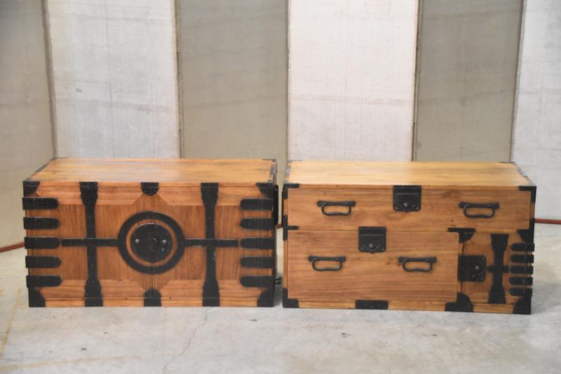 Antique Japanese Kannon Biraki Isho Tansu Clothing Chest 2 Sections Width:910mm - Image 2