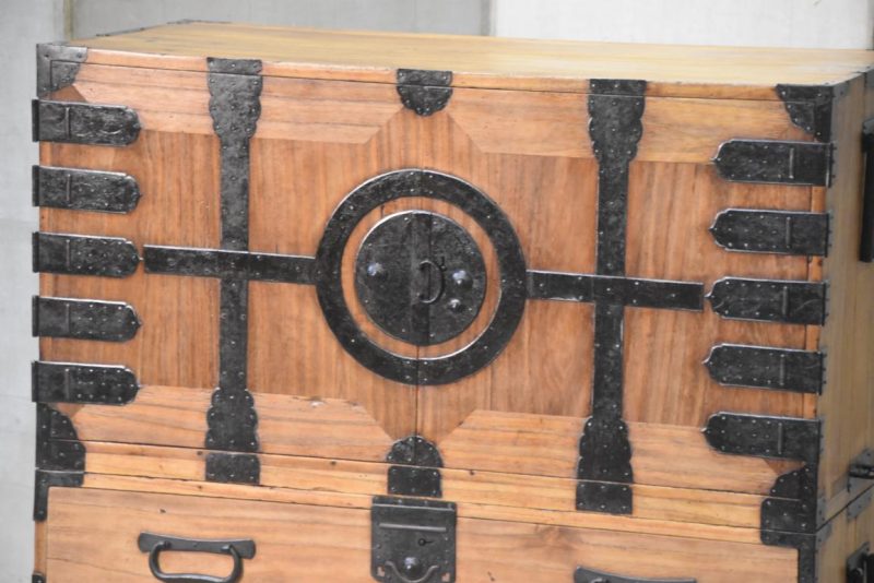 Antique Japanese Kannon Biraki Isho Tansu Clothing Chest 2 Sections Width:910mm - Image 4