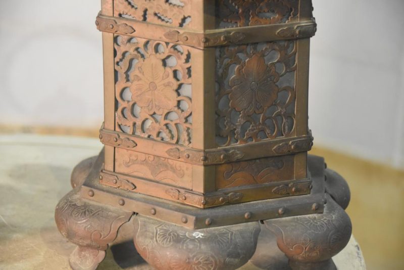 Pair of Temple Hanging Lanterns Width:610mm - Image 3