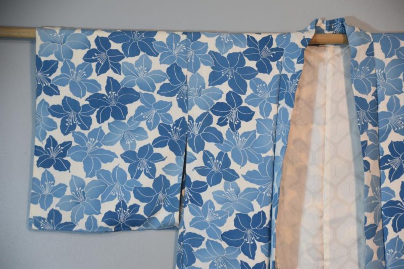 Blue and White Japanese Silk Haori Jacket - Image 8