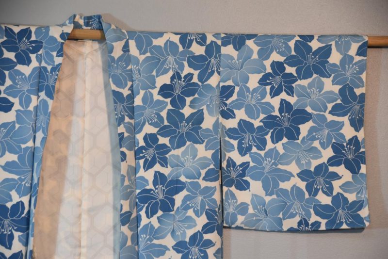 Blue and White Japanese Silk Haori Jacket - Image 9
